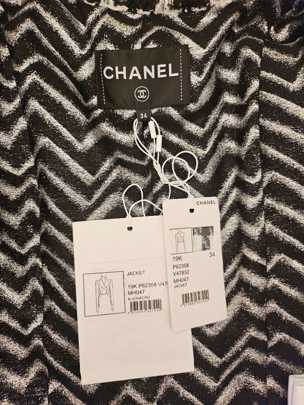 CHANEL 19K Fall-Winter 2019 Houndstooth Shimmer Tweed Jacket, FR 34, US 2 - Picture 11 of 16